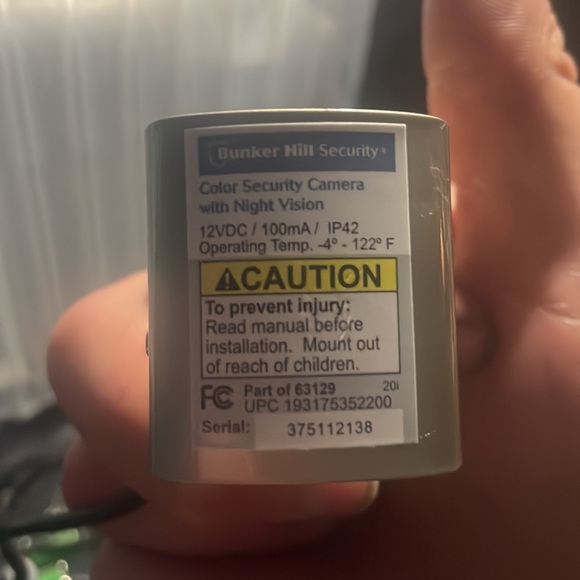 Two Night vision security cameras, with live viewing monitor - Picture 4 of 4